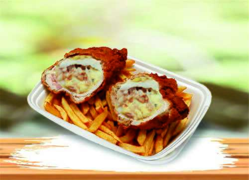 [F89] Fűszeres vajkrémmel, sajttal és baconnal töltött rántott csirkemell