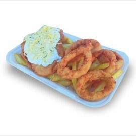 [F96] Rántott csirkemell fokhagymás tejföllel, sajttal 6db rántott hagymakarikával